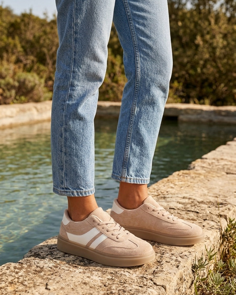 Sneakers en suédine à bandes contrastantes - Taupe