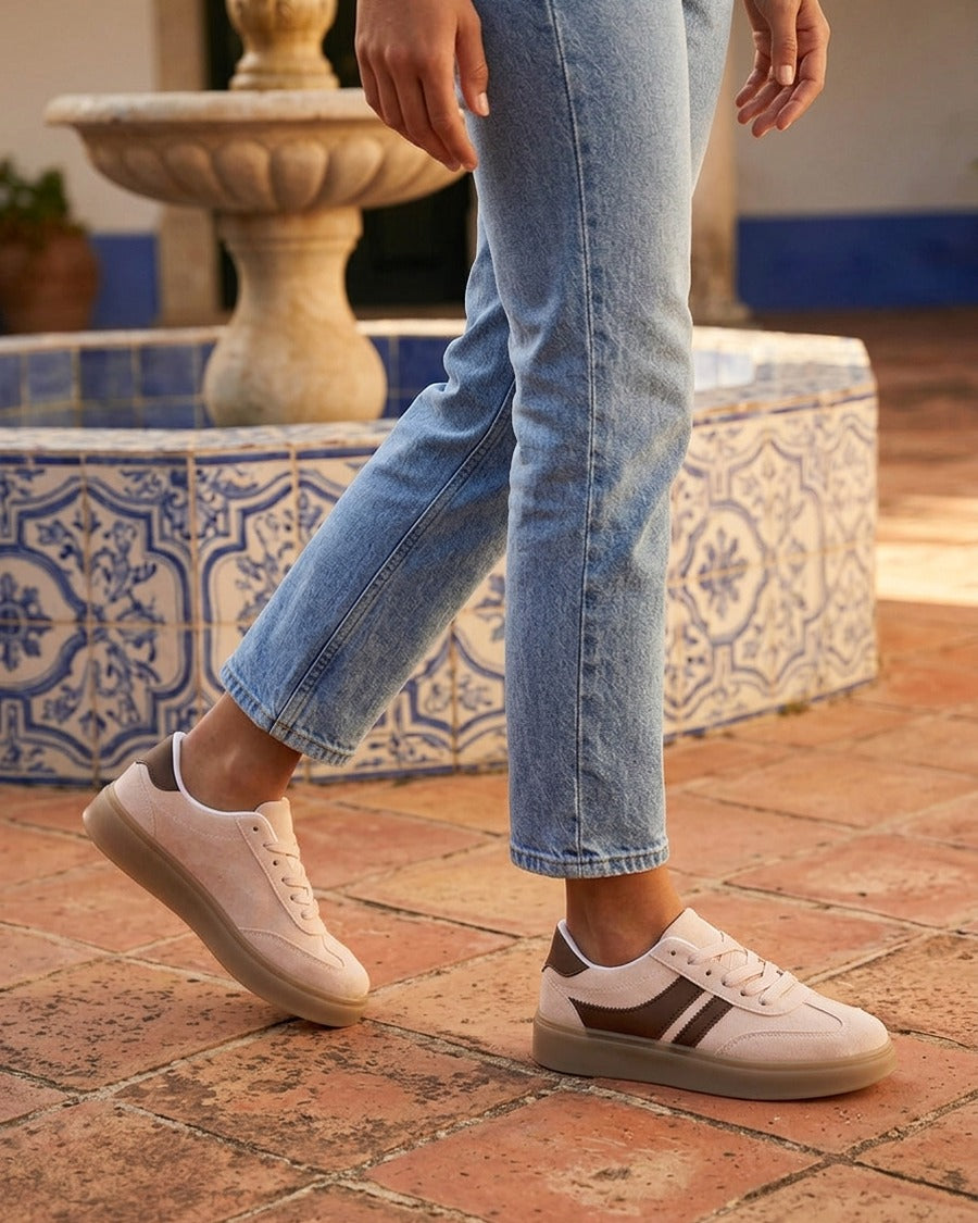 Sneakers en suédine à bandes contrastantes - Beige
