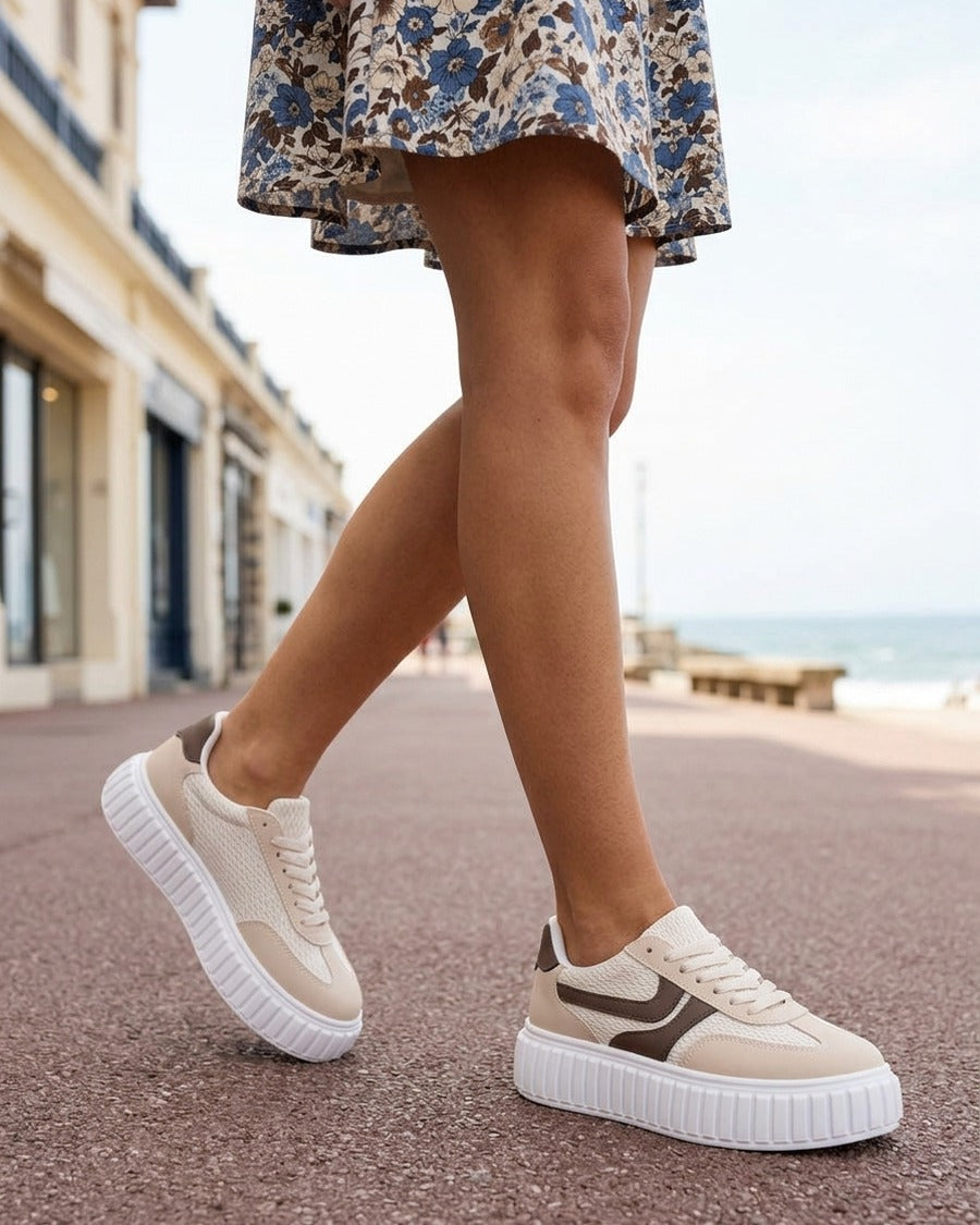 Sneakers bimatière à plateforme striée - Beige