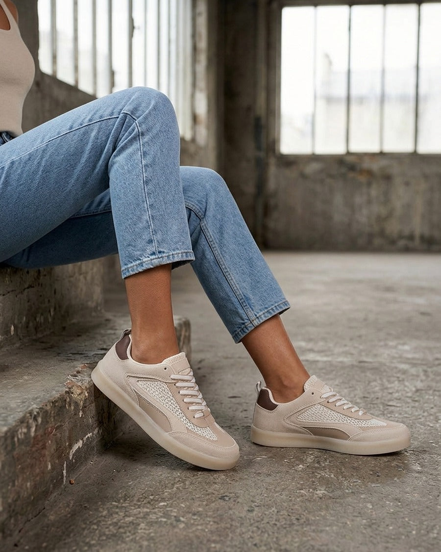 Sneakers en suédine et tissu ajouré - Beige