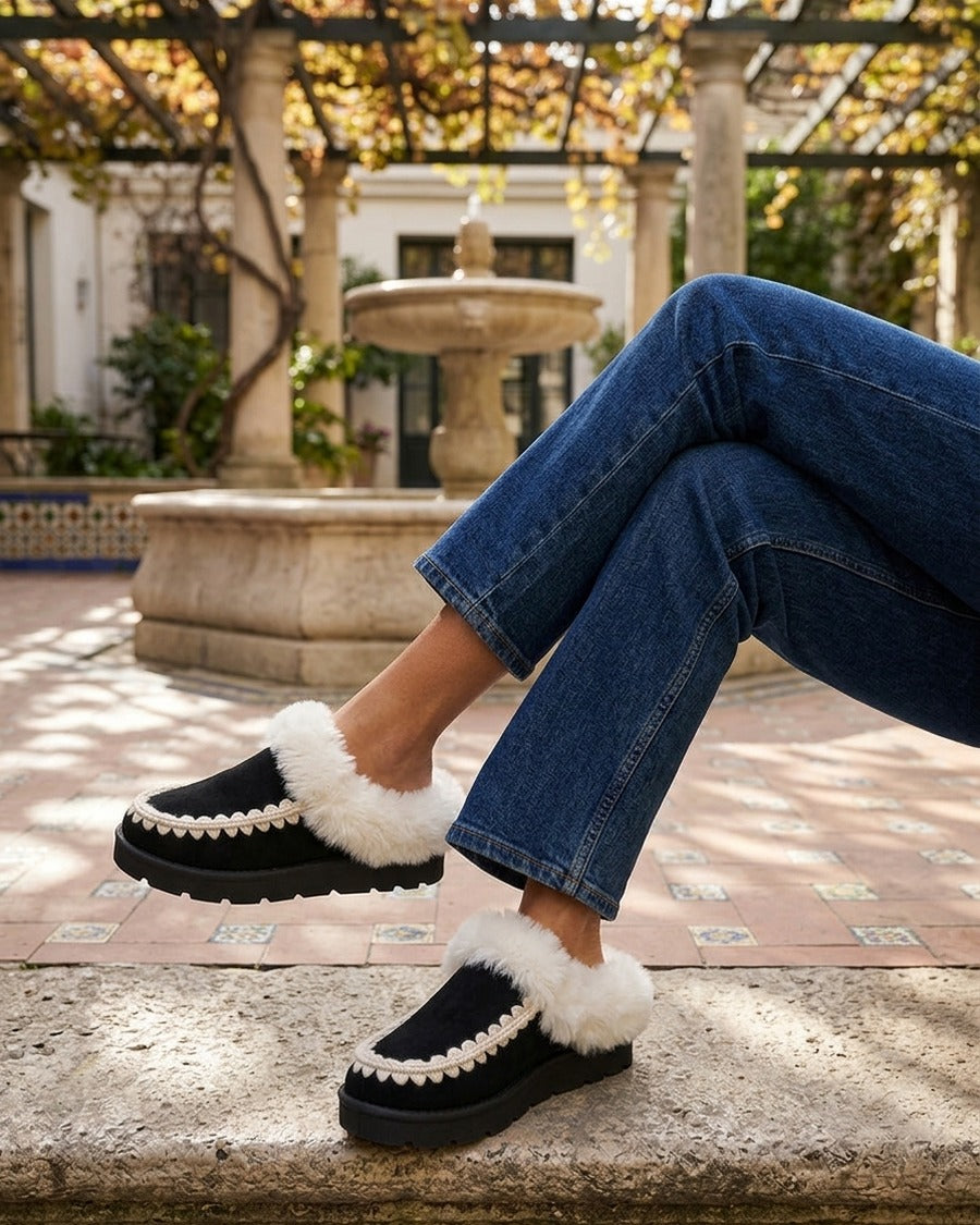Mules fourrées en suédine à broderies - Noir