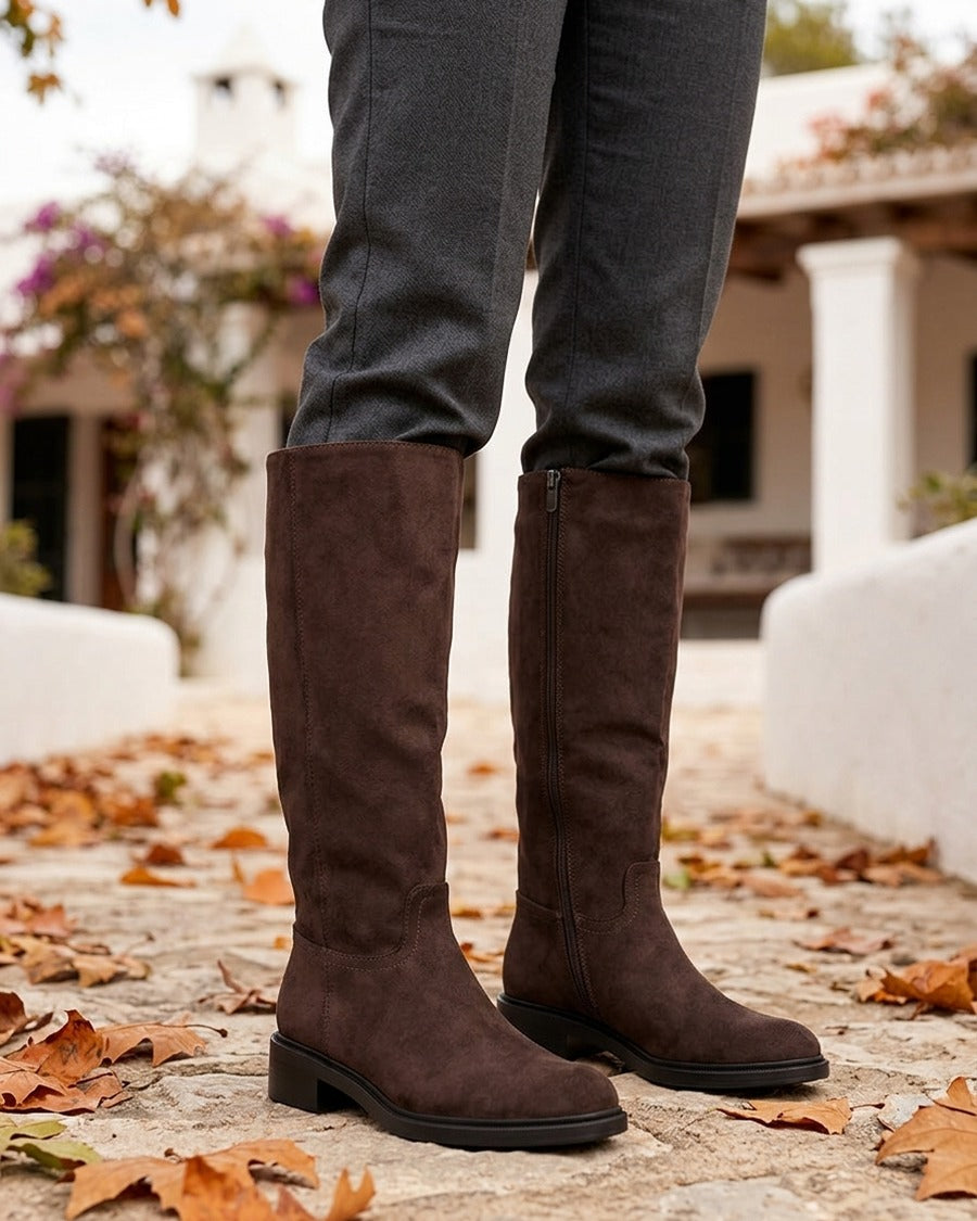 Bottes surpiqûres apparentes en suédine - Chocolat