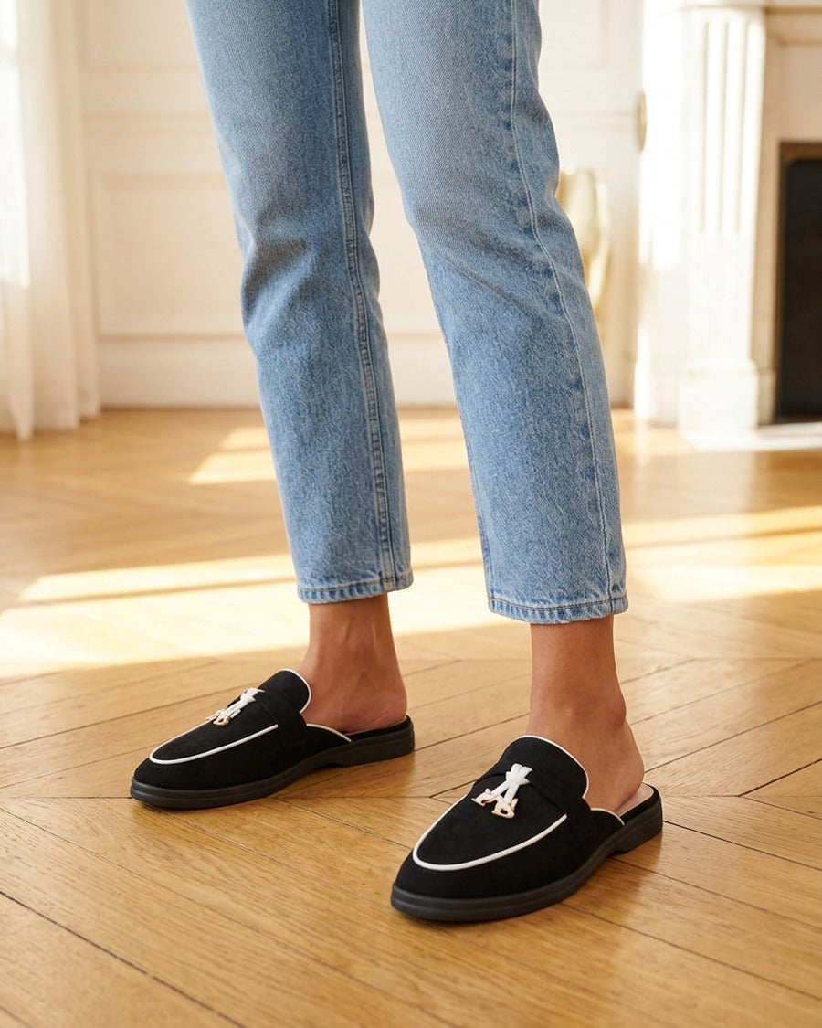 Mules plates à bouts fermés et bijoux - Noir