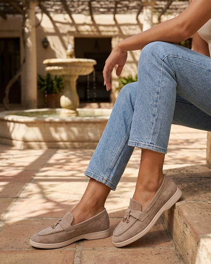 Mocassins en suédine à boucle décorative - Taupe