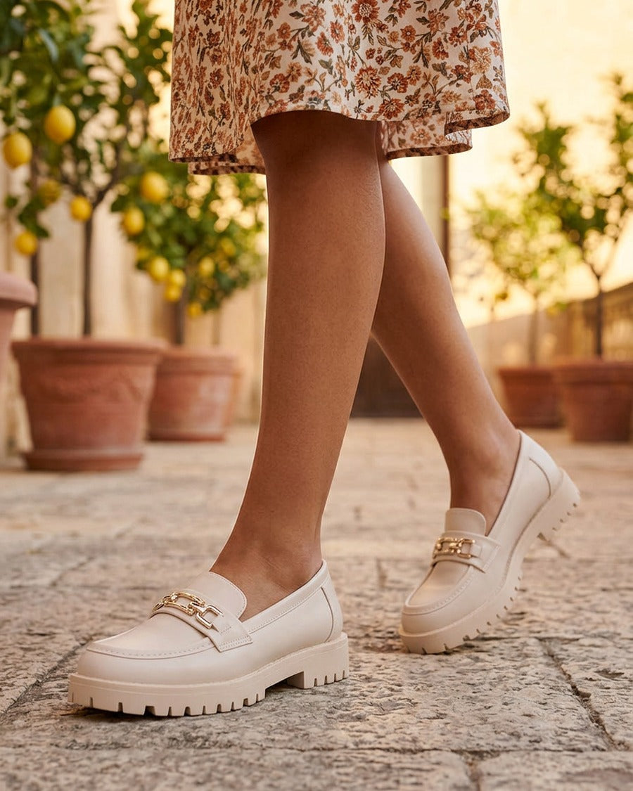 Mocassins en simili à boucle métallique - Beige