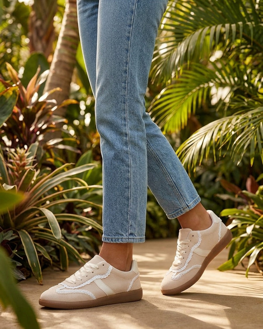 Sneakers en suédine à détail crochet - Beige