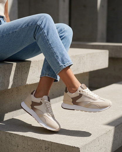 Baskets à bandes stylisées et empiècement effet nubuck - Beige