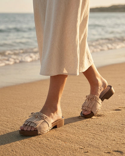 Claquettes en suédine à franges - Beige
