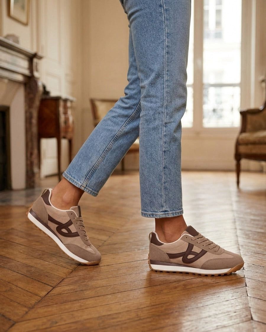 Sneakers en suédine à détails contrastants - Taupe