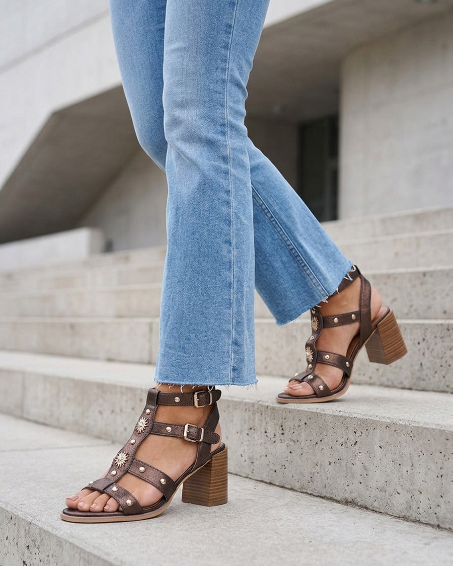 Sandales cloutées à talon - Marron