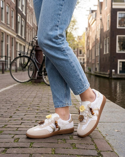 Sneakers à empiècement fleurs et bandes contrastantes - Blanc