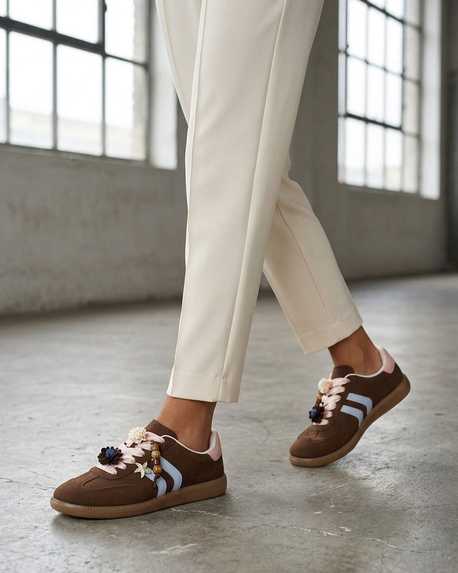 Sneakers à empiècement fleurs et bandes contrastantes - Marron