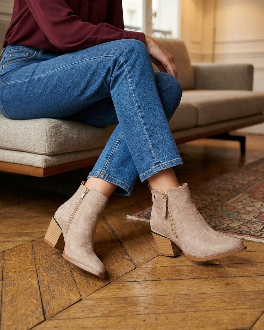 Bottines en suédine à zip décoratif et bouts pointus - Taupe