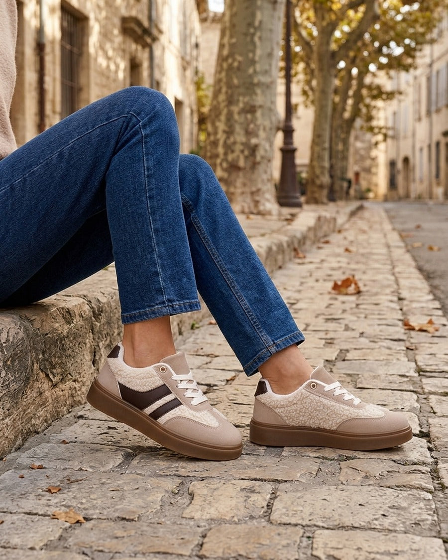 Baskets basses à empiècement effet laine bouclée - Beige