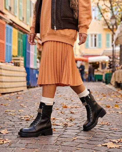 Boots style ranger à boucle décorative - Noir