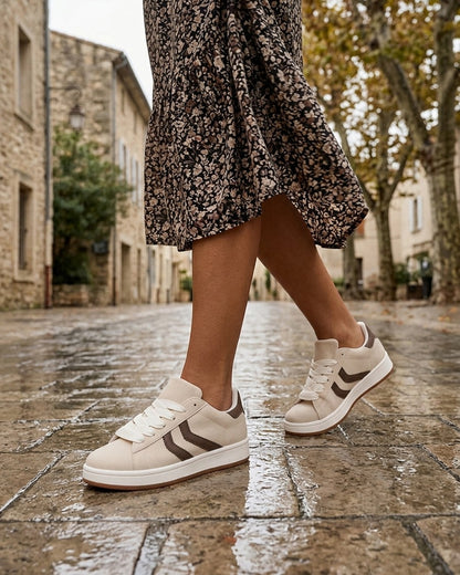 Baskets effet nubuck à bandes dentelées - Beige
