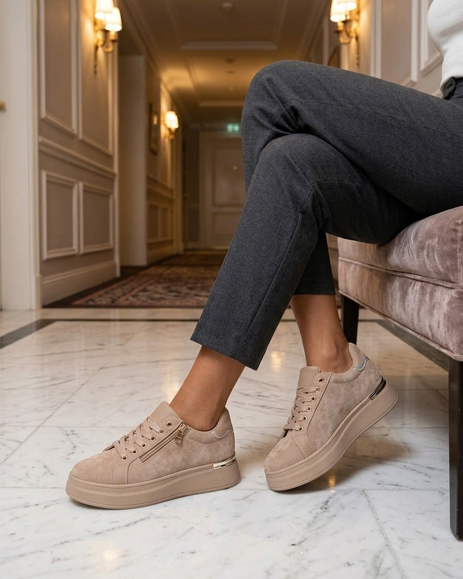 Sneakers en suédine à semelle épaisse - Beige