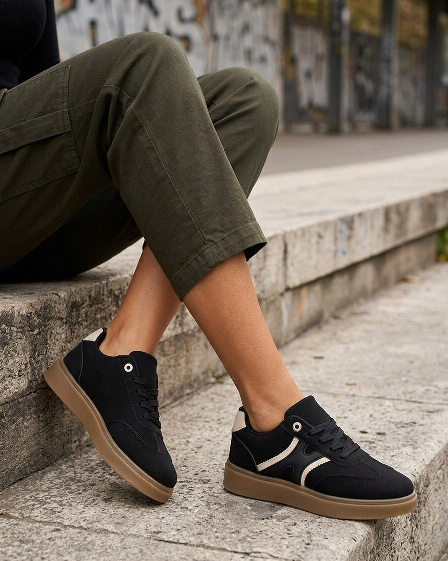 Baskets effet nubuck à oeillets strassés - Noir