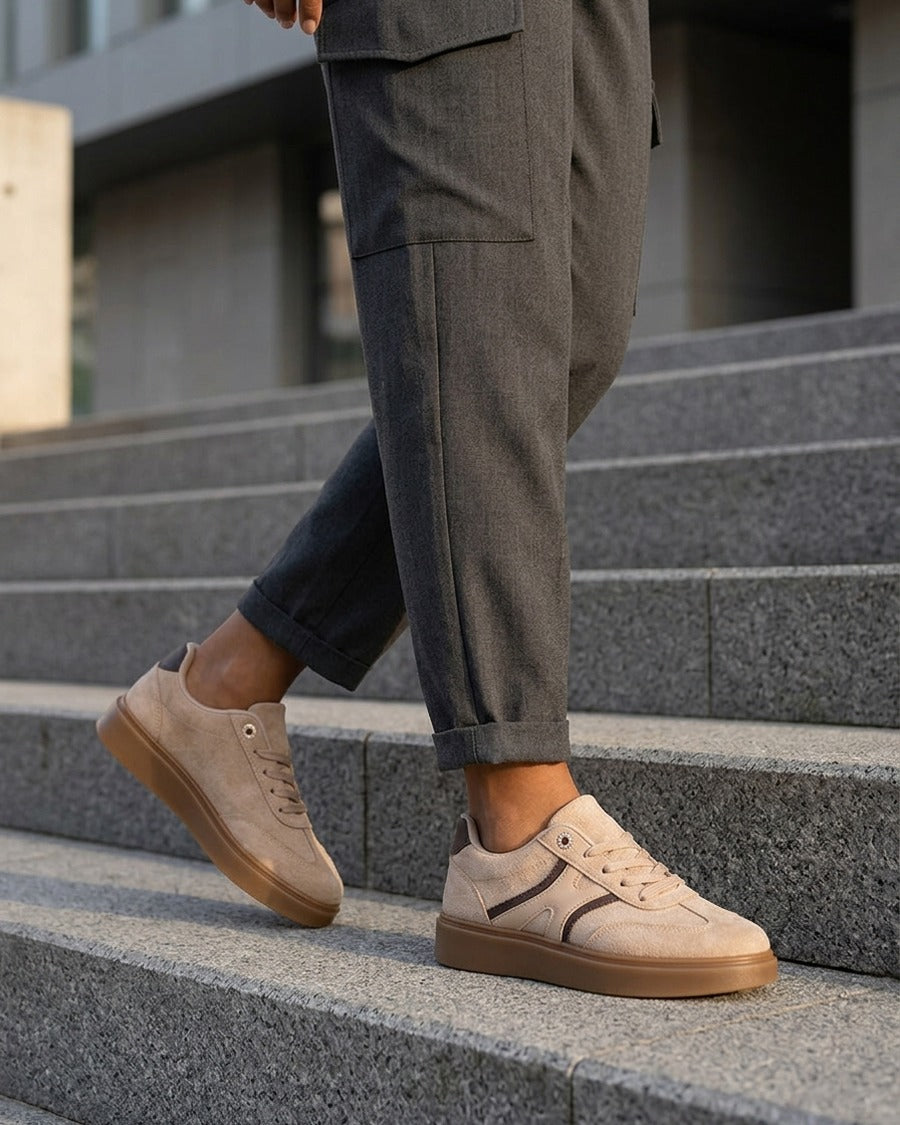 Baskets effet nubuck à oeillets strassés - Taupe