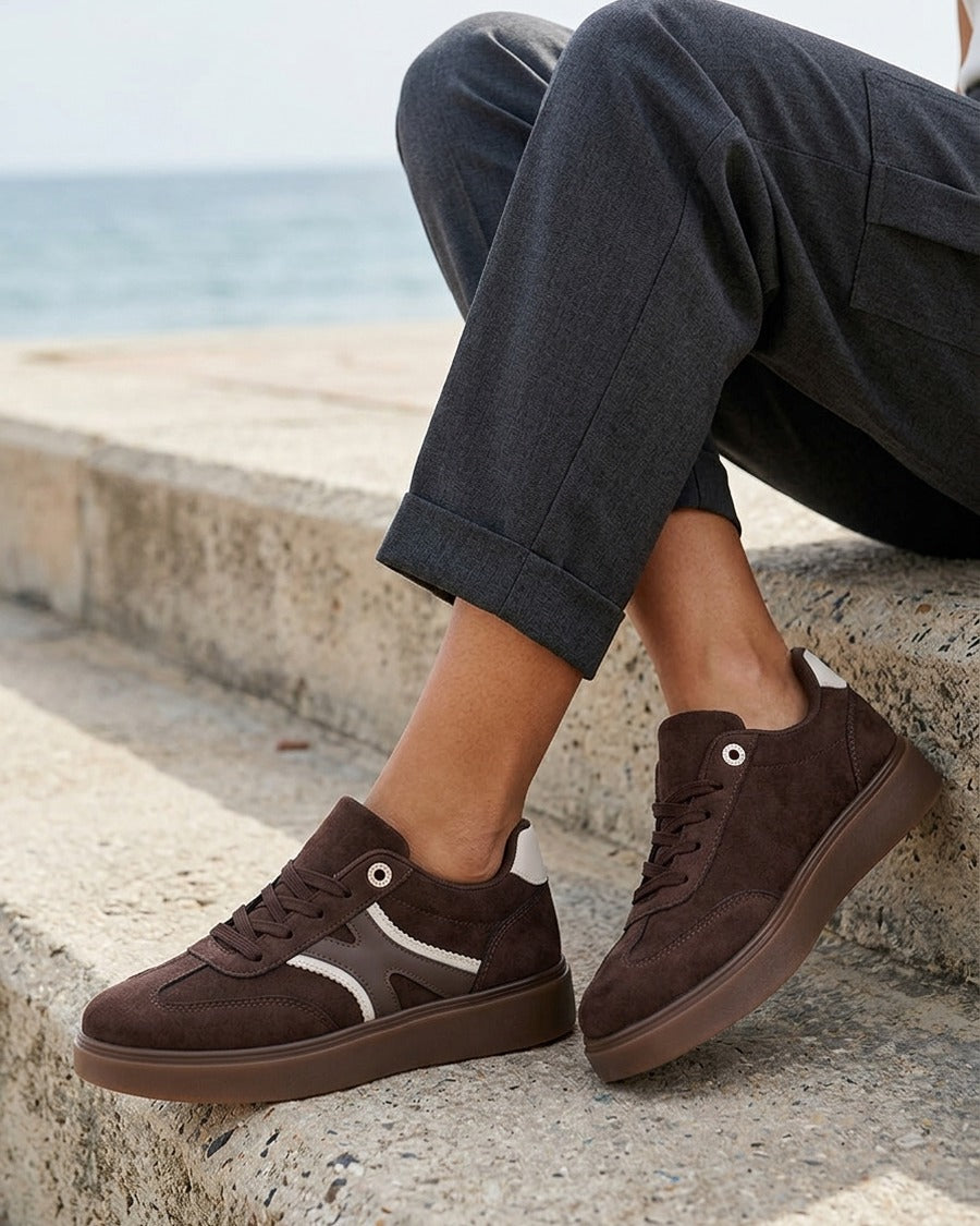 Baskets effet nubuck à oeillets strassés - Marron