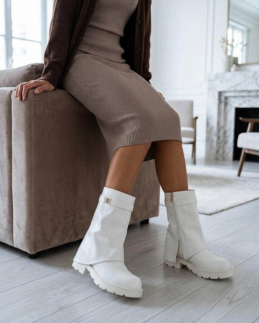Bottines renversées à sangle et bijou - Blanc