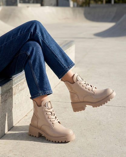 Boots vernies à bijou métal strassé - Taupe