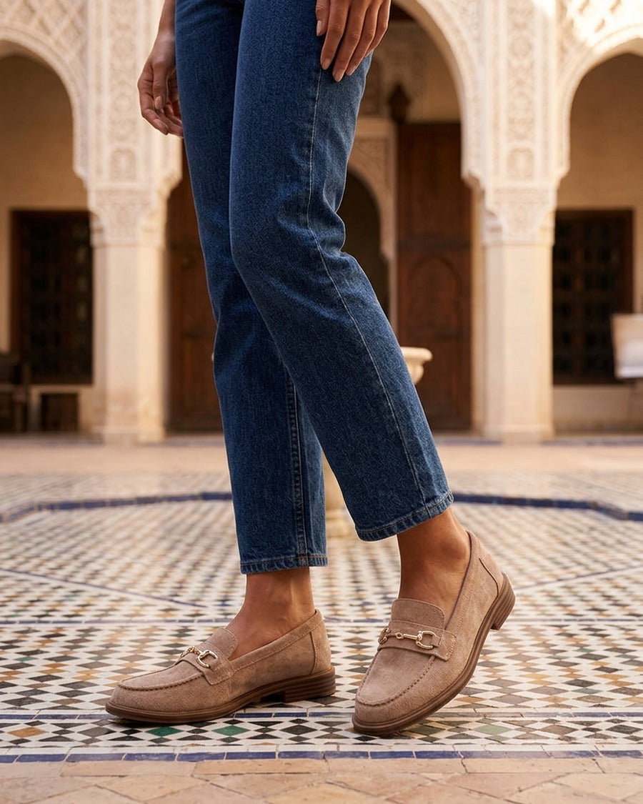 Mocassins en suédine à bijou fantaisie en métal - Taupe