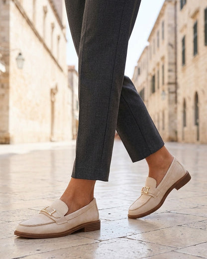 Mocassins en suédine à boucle métallique - Beige