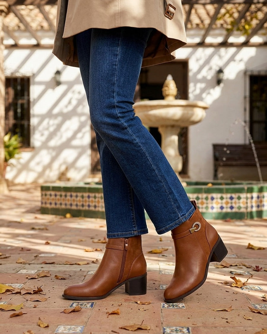 Bottines bimatière à boucle strassée - Camel
