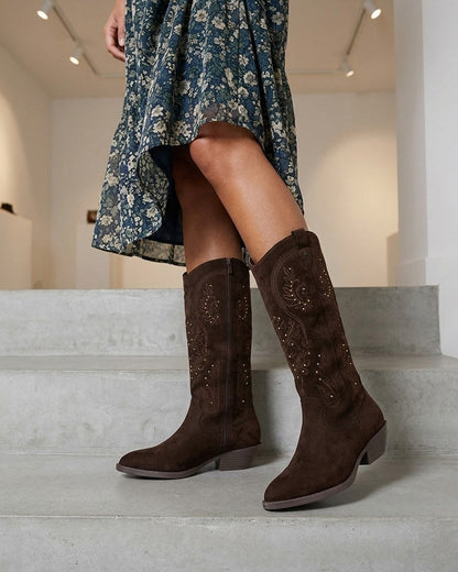 Bottes en suédine style santiags à clous - Chocolat