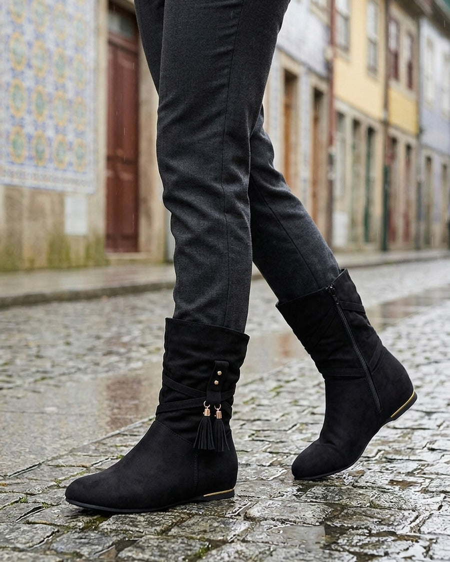 Bottines montantes en suédine à pompons - Noir