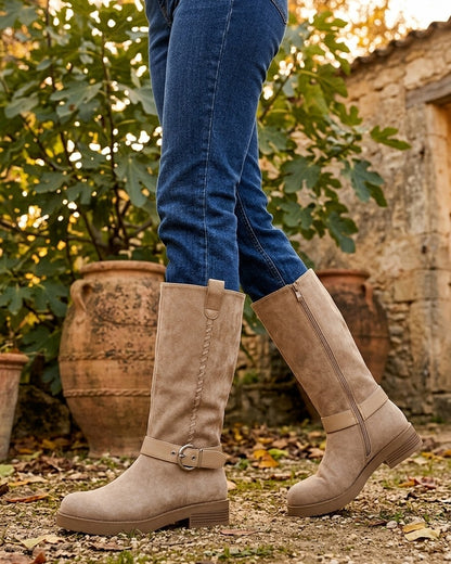Bottes en suédine sanglées - Beige