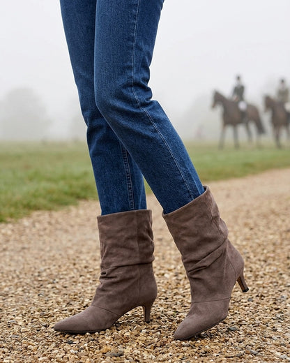 Bottines en suédine froncé bouts pointus - Taupe