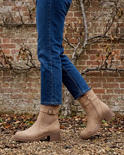 Bottines en suédine à cheville élastiquée - Beige