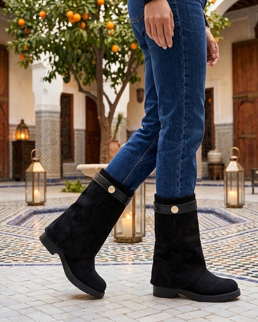 Bottines renversées en suédine à bijou décoratif - Noir