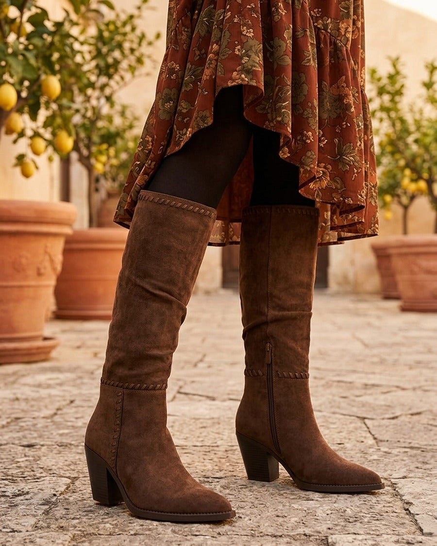 Bottes en suédine et bouts pointus - Marron