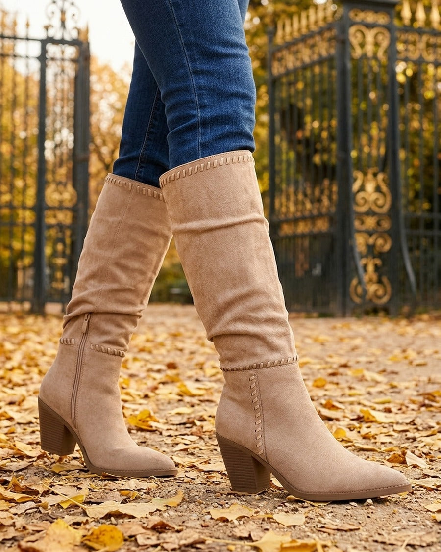 Bottes en suédine et bouts pointus - Taupe