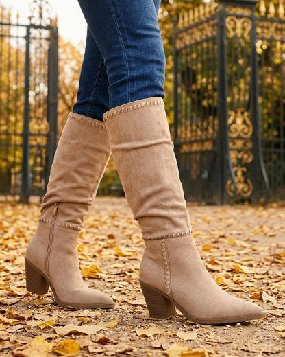 Bottes en suédine et bouts pointus - Taupe