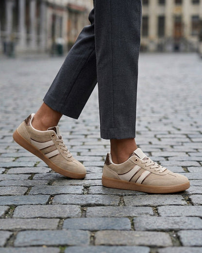 Baskets en suédine à bandes et empiècements python - Beige