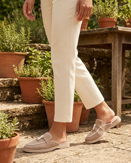 Mules plates à bouts fermés et bijoux - Taupe