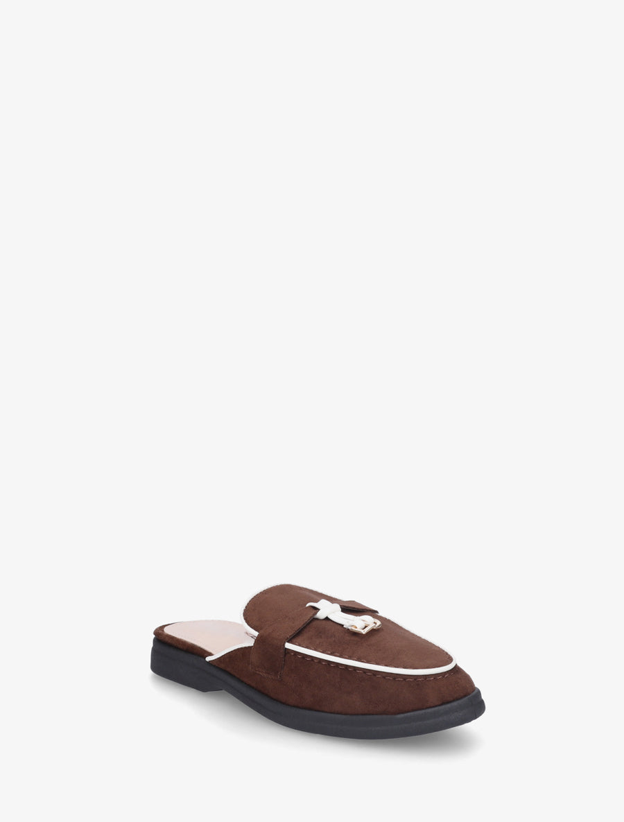 Mules plates à bouts fermés et bijoux - Marron - 2