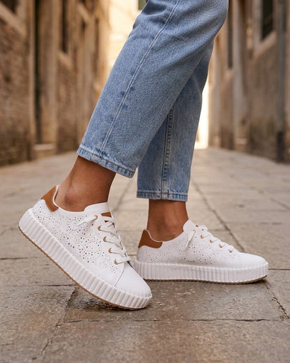 Sneakers souples à motifs ajourés - Blanc
