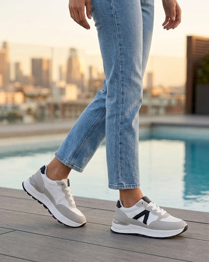 Baskets en simili et bandes contrastantes - Gris clair